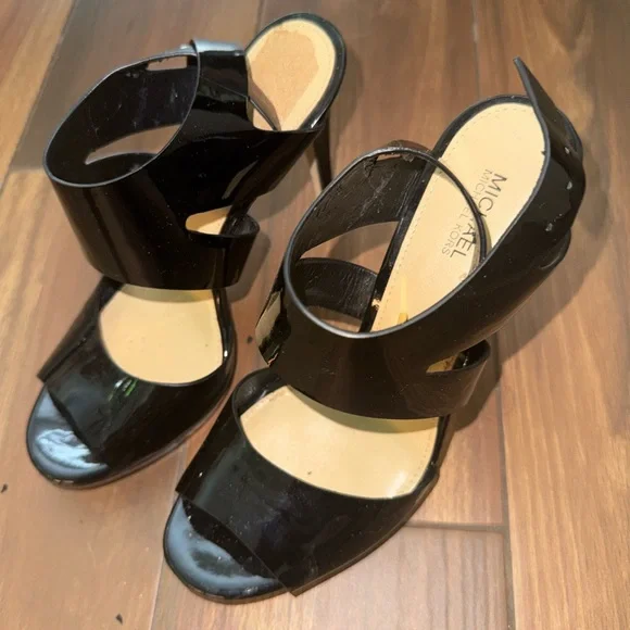 Heels - Picture 3 of 3